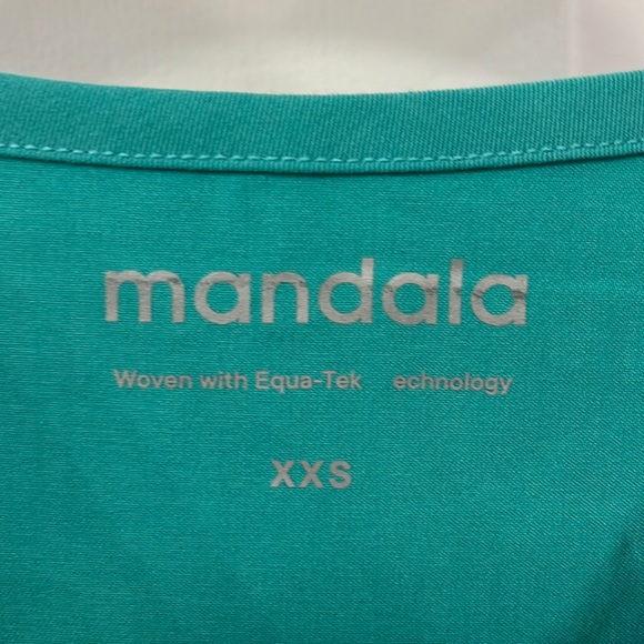 Mandala Scrubs 6 Pocket Top Women’s Size XXS Surgical Green NWT Woven Equa-Tek - Picture 4 of 9